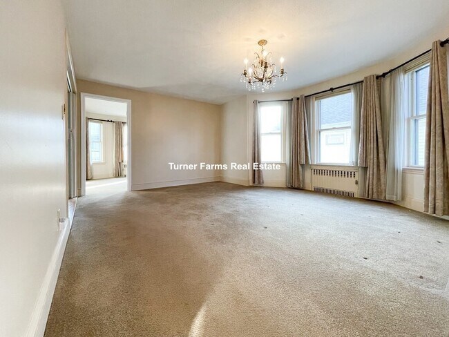 Building Photo - 11 Bowdoin St Unit 2 Rental