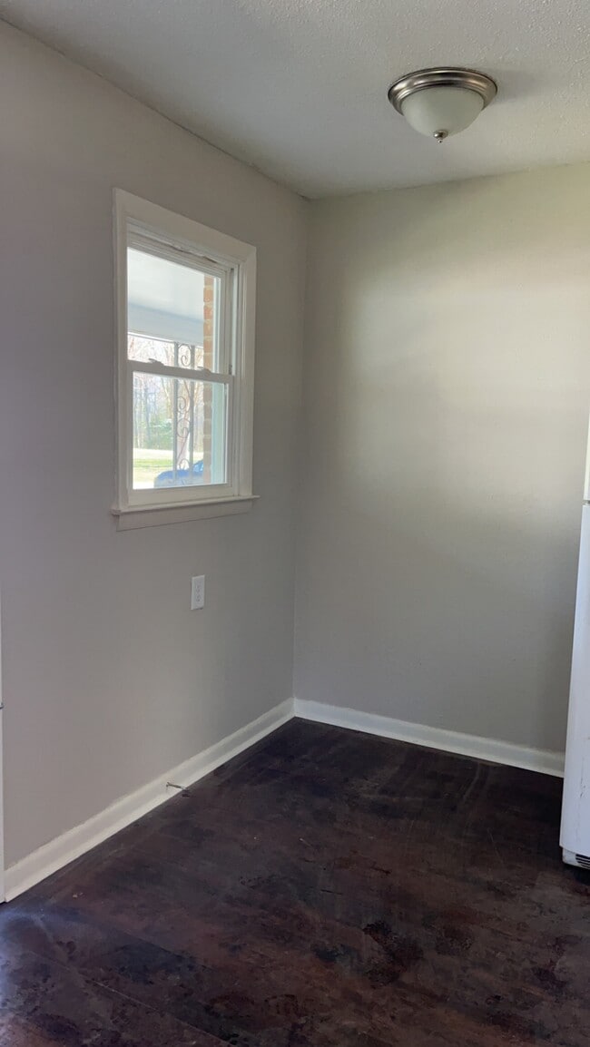 Dining Area - 6051 Tobaccoville Rd