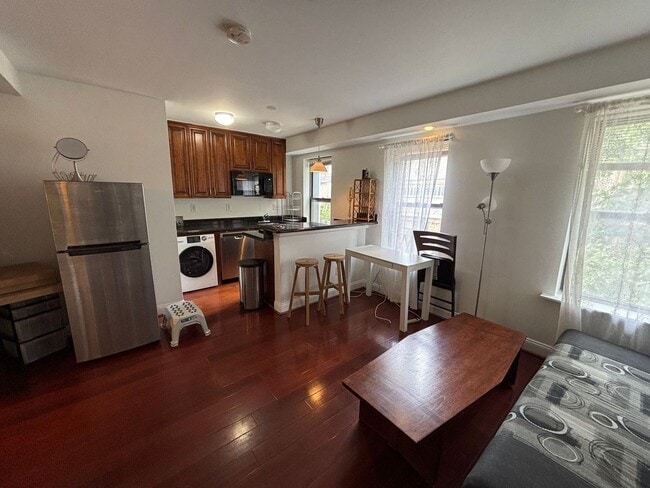 Photo - 1125 12th St NW