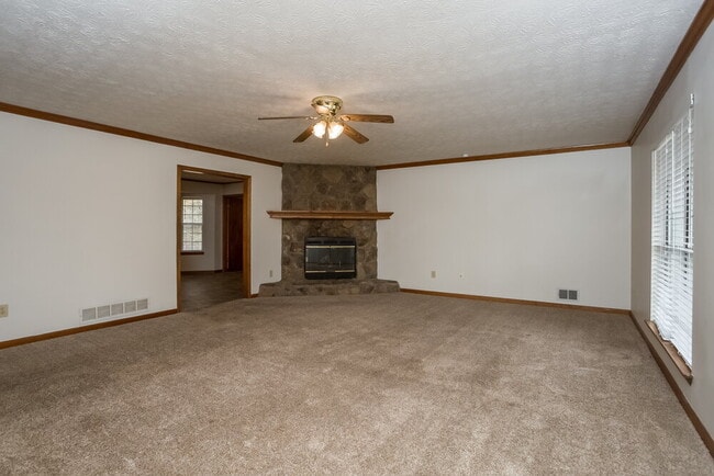 Photo - 105 Bennington Dr