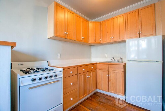 Photo - 674 Somerset Terrace NE