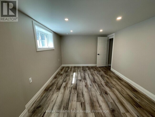 Photo - 24 Baroche St