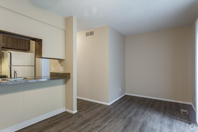 Townhouse 2BD 1.5BA 930 sq. ft.