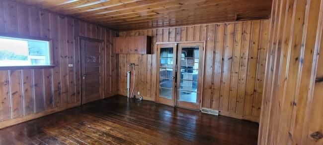 Photo - 2815 N Shore Dr