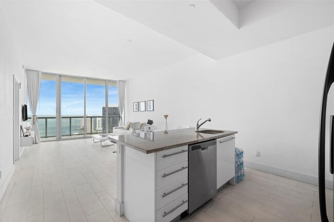 Building Photo - 888 Biscayne Blvd Unit 5002