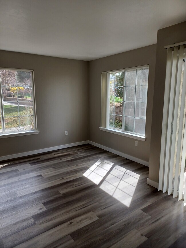 Photo - Camels Back Apartments