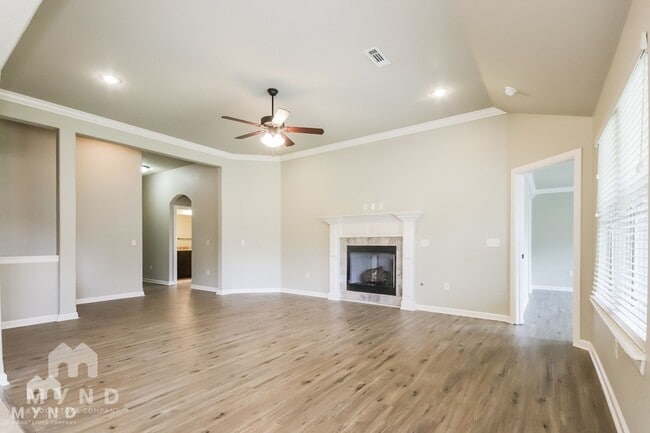 Photo - 421 Carlson St