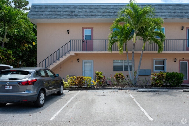 Building Photo - 2950 SE Ocean Blvd Unit #39-4 Rental