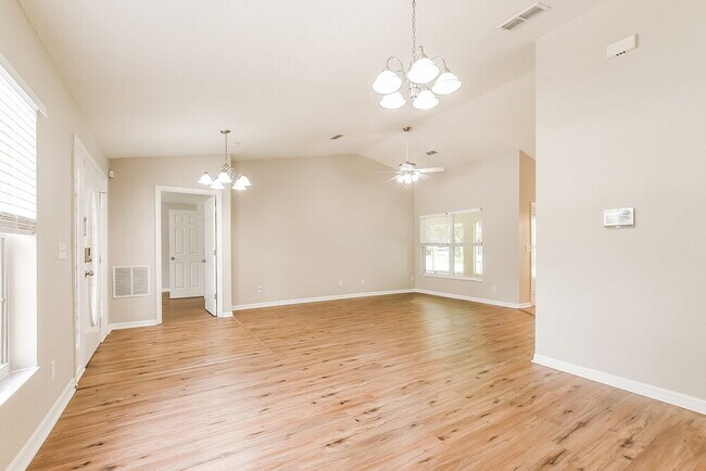 Photo - 35221 W Griffin Dr