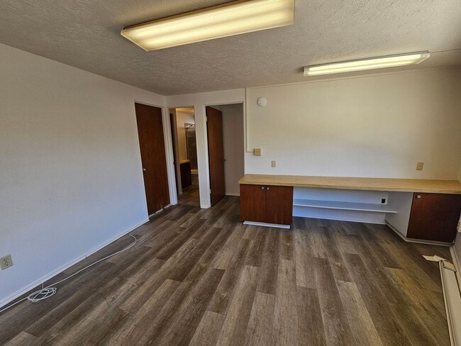 Building Photo - Private One Bedroom. Downstairs unit.