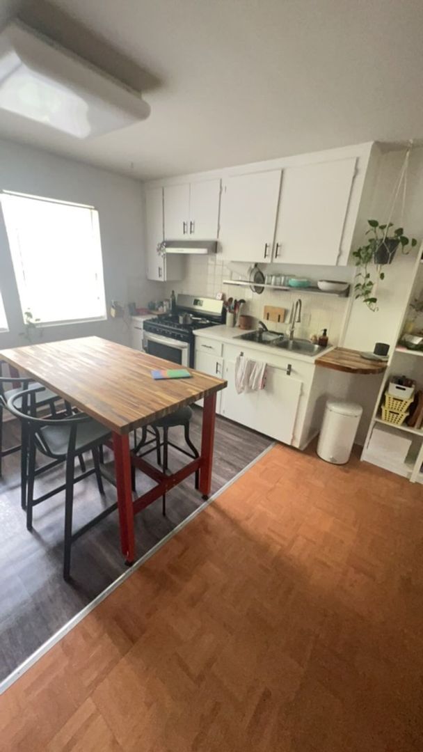 Photo - 1 bed Hyde Park Area home