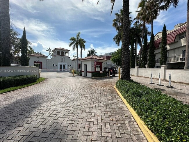Building Photo - 6707 N Kendall Dr Rental