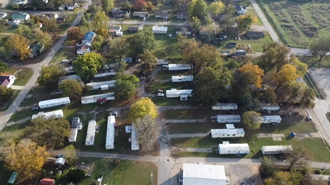 Building Photo - 2 Bed 1 Bath Mobile Home in East Village Mobile Home Community Unit Lot 19