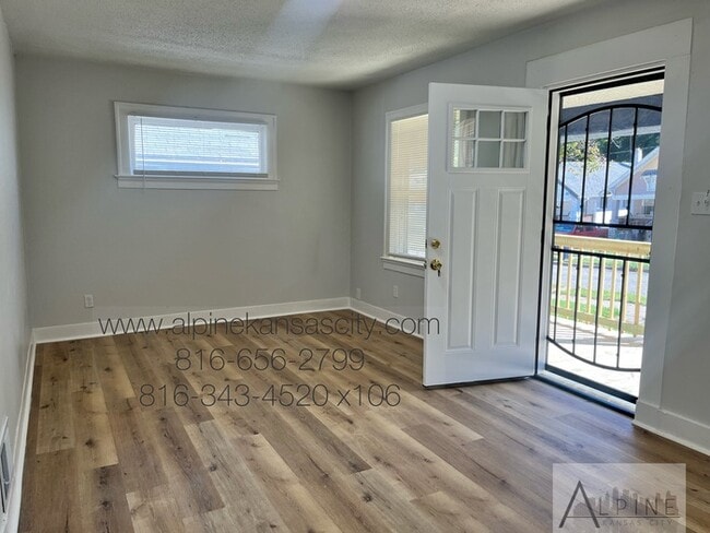 Updated Bungalow Near 39th/71