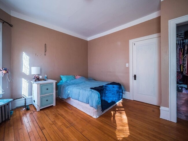 Photo - RC - 01 - Avon St Unidad 1216