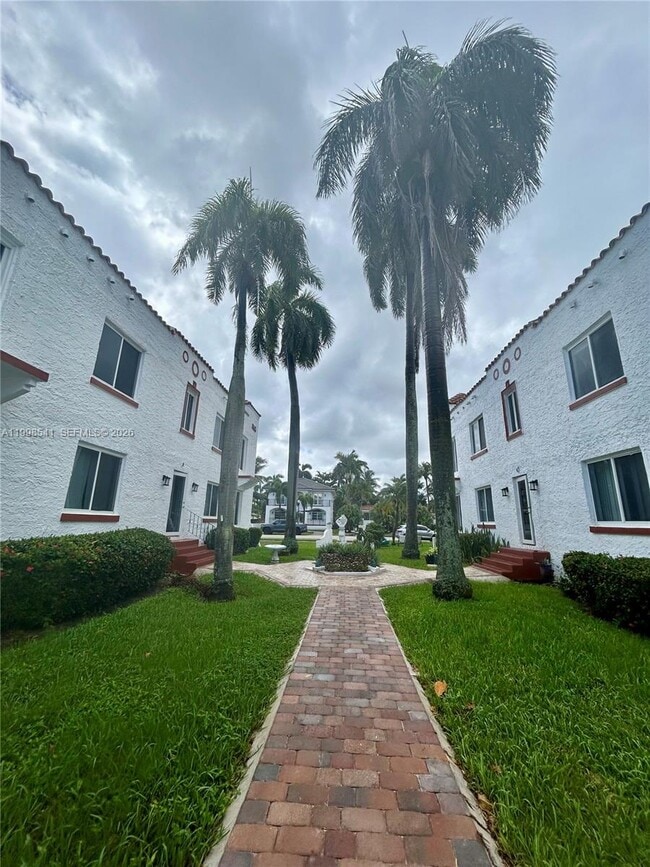 Building Photo - 817 Tyler St Unit 0