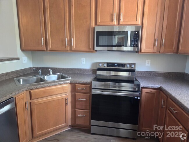 Building Photo - 112 Town Center Dr Rental