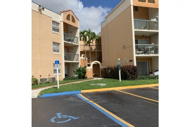 Building Photo - 6280 NW 186th St Unit 311 Rental