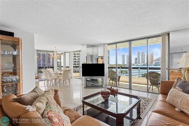 Photo - 3530 Mystic Pointe Dr Unidad 910