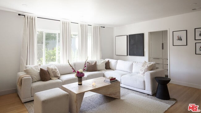 Photo - 4049 Fairway Blvd