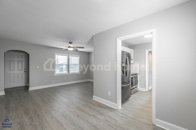 Photo - Beautiful and Newly Renovated 3 bedroom / ...