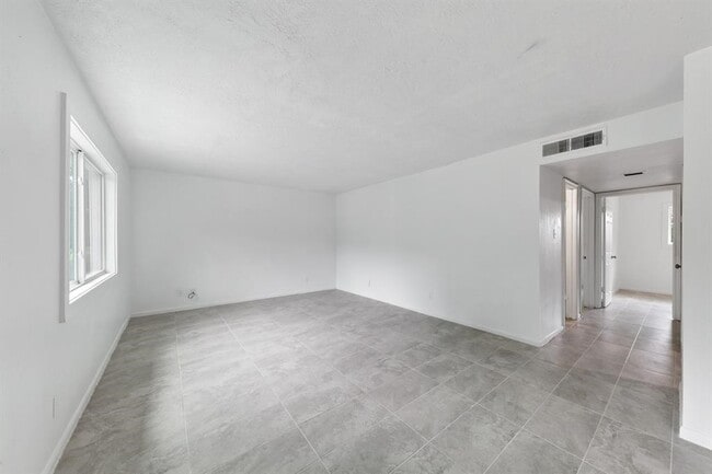 Photo - 1312 W Adoue St