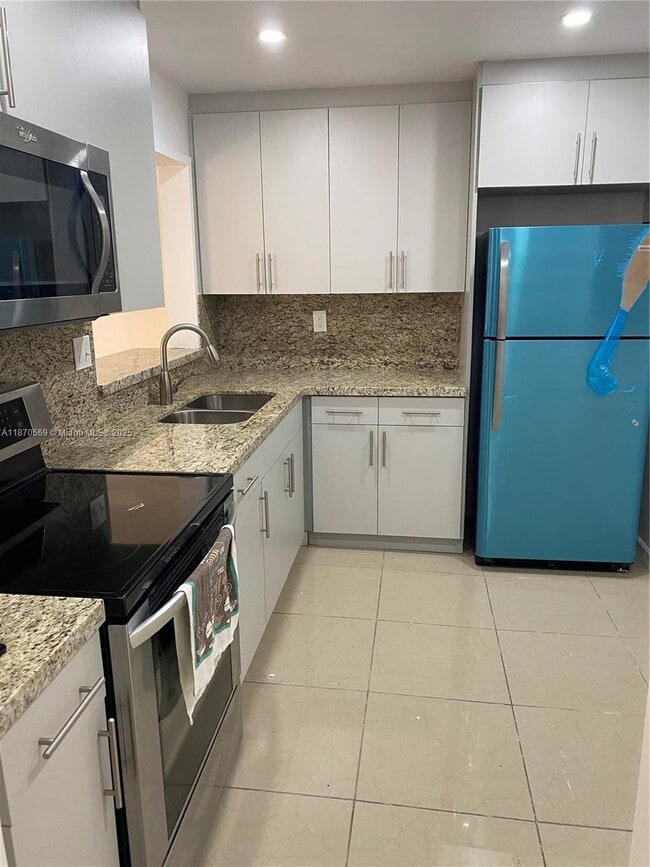 Building Photo - 8035 SW 107th Ave Unit 210 Rental