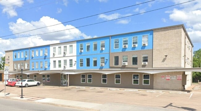 Building Photo - 2700 Al Lipscomb Way Unit #2700
