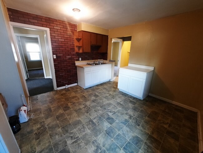 Kitchen - 3007 Penway Ave