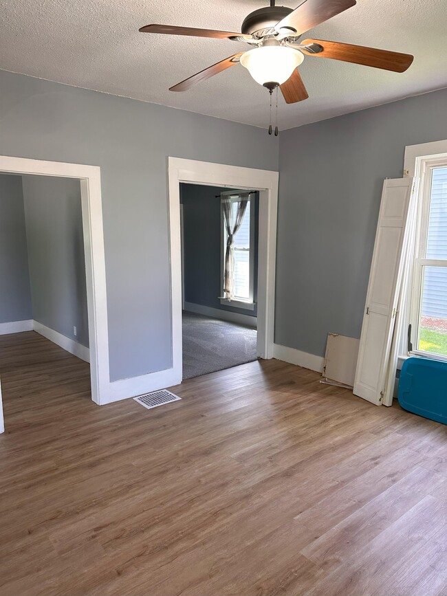Photo - 506 N York St
