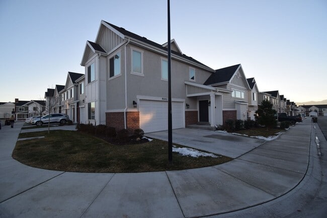 Photo - Gorgeous 3 Bedroom Townhome in Sandy!