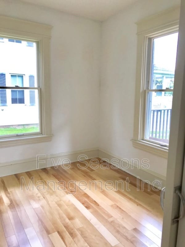 Photo - 392 St Paul St