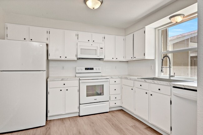 Photo - 3110 Cherry Ln Unit B