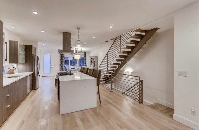 Photo - 3528 Stuart St