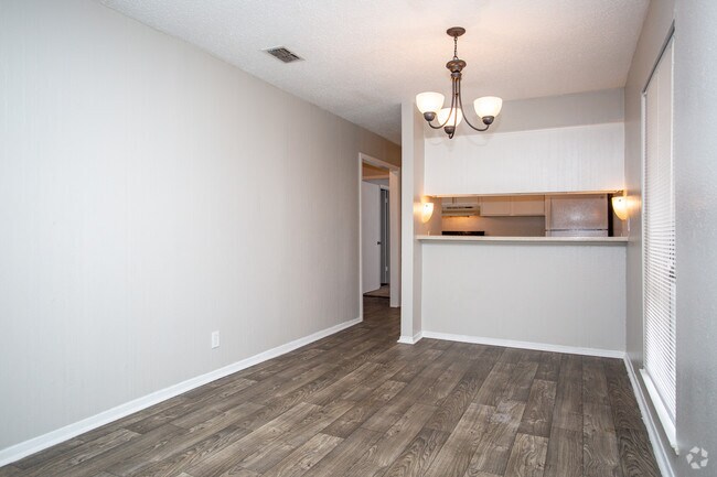 2 BR, 2 BA - 950 SF