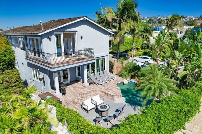 Building Photo - Luxury Bird Rock Retreat | 3BR Oasis w/ Po... Rental