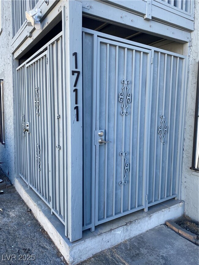 Photo - 1711 Santa Paula Dr Unit B