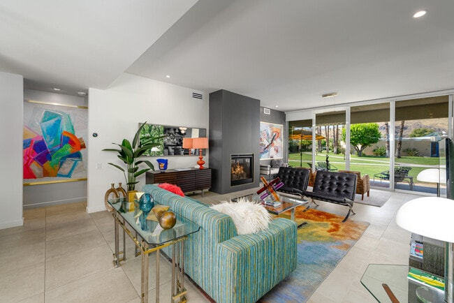 Photo - 320 Desert Lakes Dr