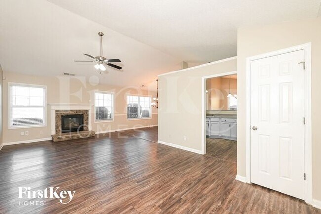 Photo - 3940 Village Main St