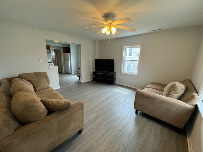 Building Photo - 410 N 4th St Rental