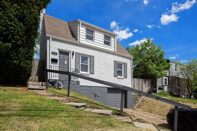 Photo - Charming 2 bedroom home in Versailles available August 1!