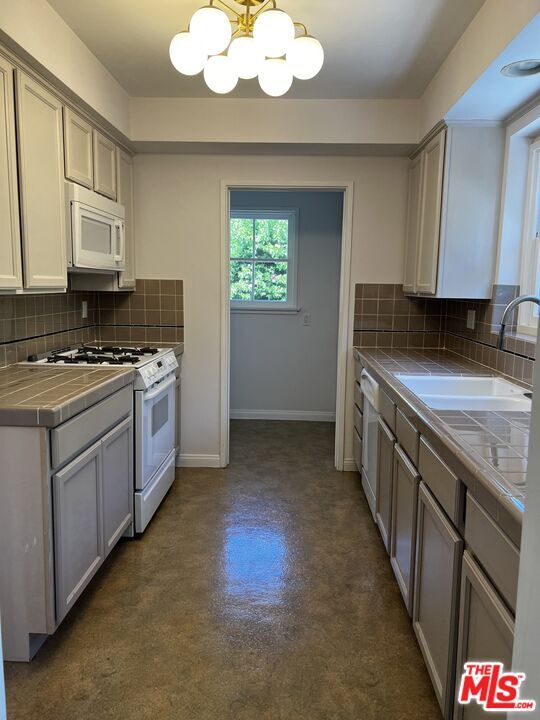 130 S Bowling Green Way Unit 134