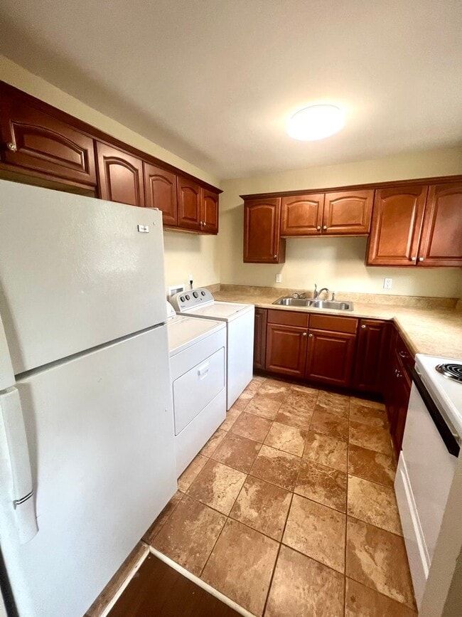 Photo - 2 Bedroom 1 Bath Culdesac Duplex in Inglewood for Rent. It’s great!