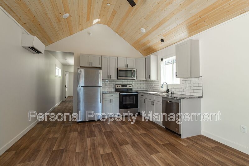 Photo - 8005 NE 32nd St