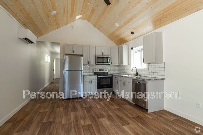 Building Photo - 8005 NE 32nd St Rental