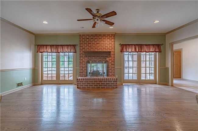 3475 Manor Rd