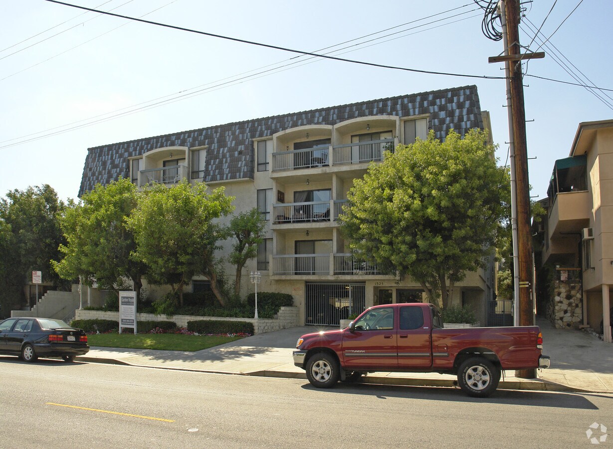 Photo - Gardner Royale Apartments