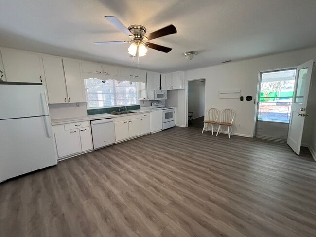 Photo - Charming Vintage Home on 3 City Lots near football stadium Live Oak, FL