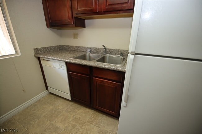 Building Photo - 5081 River Glen Dr Unit 115 Rental