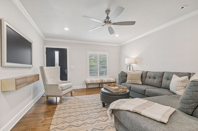 Photo - BEAUTIFUL FIRST FLOOR, 2-BEDROOM APARTMENT IN OLMOS PARK Unit 1